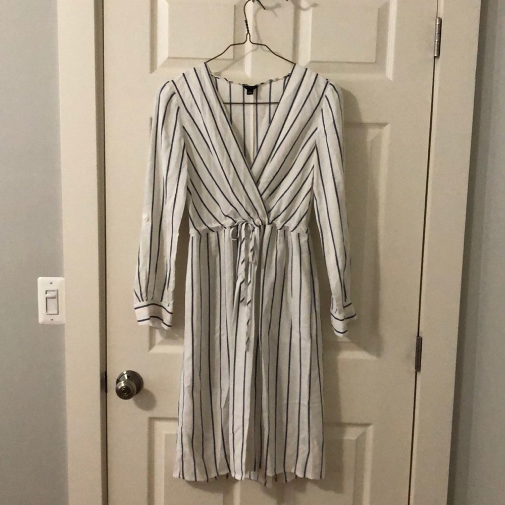Ann Taylor Size 2 Striped tie waist dress